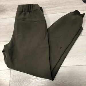 Lululemon On The Fly jogger woven olive green 4